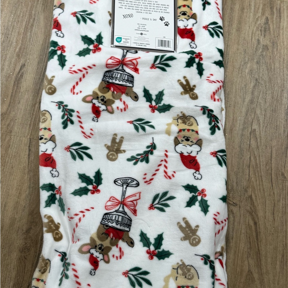 XOXO Festive Holiday Blanket - White with Red and Green